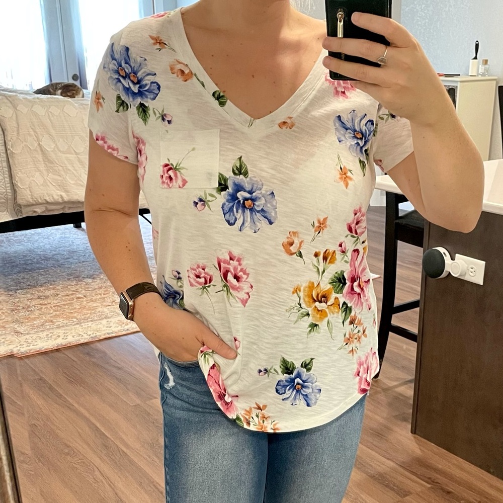 Torrid V neck T-shirt Sz 00